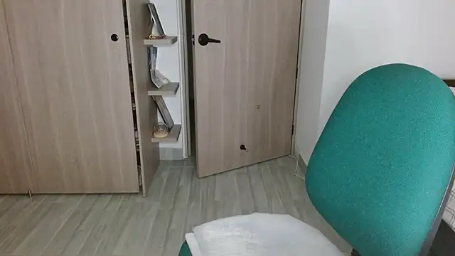 mia  lopez  online show from 04-09-26, 04:14