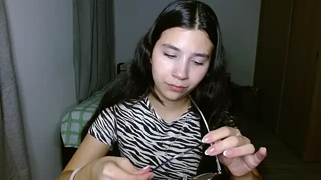 Snapshot of mia__lopez_ chatting on 10-23-25, 12:53 mia lopez online show from 10-23-25, 12:53