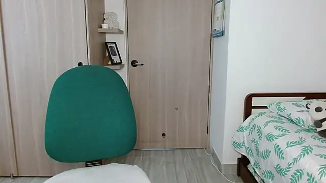 Snapshot of mia__lopez_ chatting on 12-04-25, 01:37 mia lopez online show from 12-04-25, 01:37