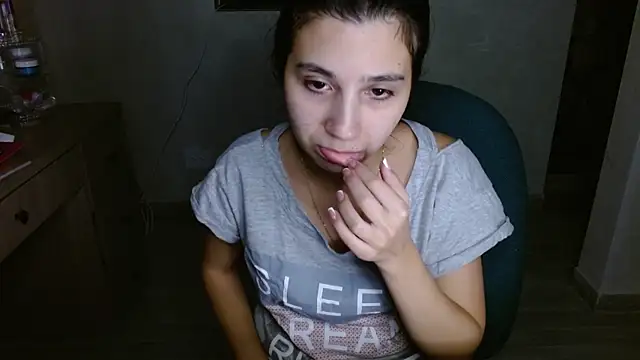 mia  lopez  online show from 06-30-26, 04:12