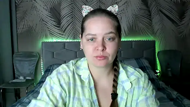 uliastar online show from 10-13-25, 05:42