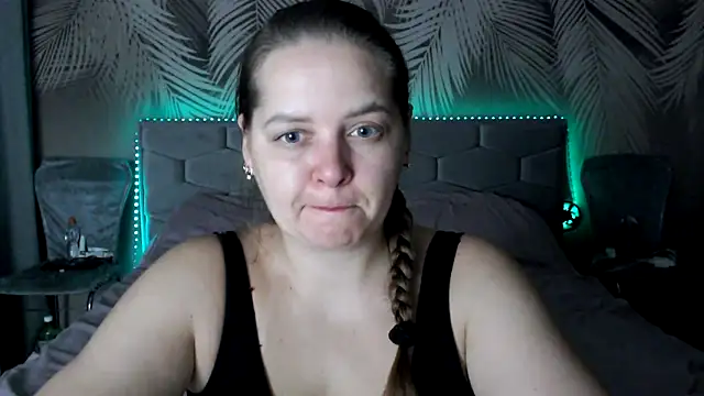 uliastar online show from 10-31-25, 07:16