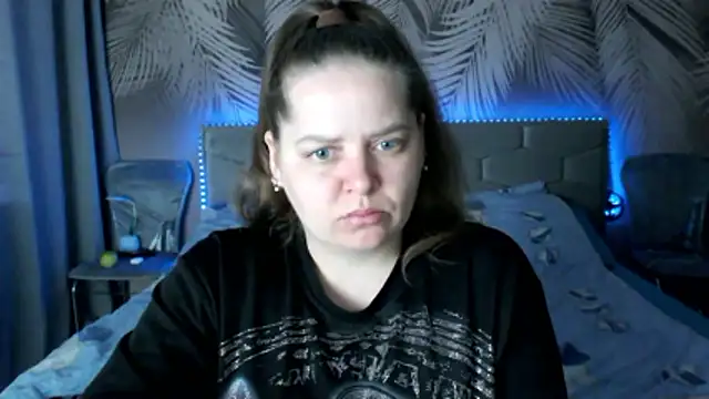 uliastar online show from 04-17-26, 06:49