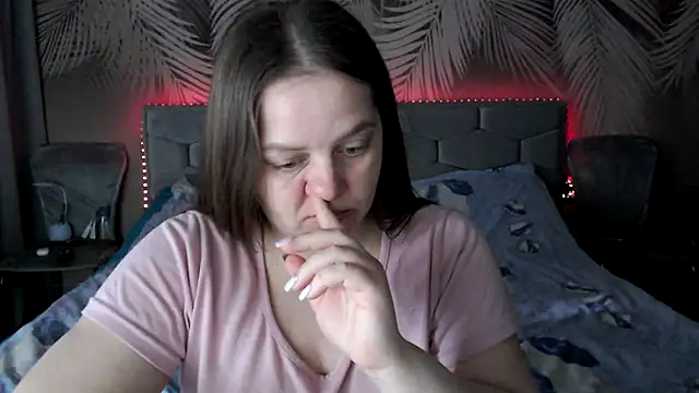 uliastar online show from 04-15-26, 05:13