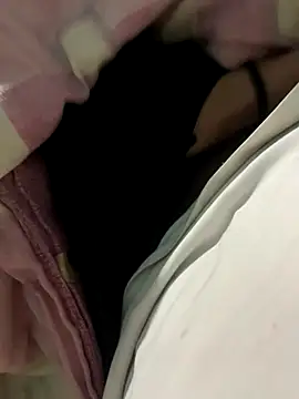 Snapshot of Diego23es chatting on 10-08-25, 06:04 Diego23es online show from 10-08-25, 06:04