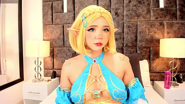 Snapshot of Petit-Rosse chatting on 02-10-25, 08:00 Petit-Rosse online show from 02-10-25, 08:00