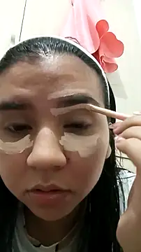 Snapshot of Petit-Rosse chatting on 02-27-25, 02:14 Petit-Rosse online show from 02-27-25, 02:14