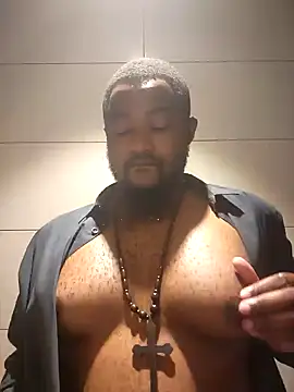 Snapshot of douksm chatting on 01-17-25, 11:06 douksm online show from 01-17-25, 11:06