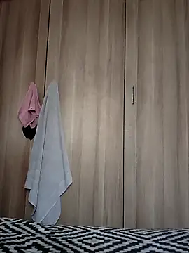 Snapshot of douksm chatting on 09-28-25, 07:04 douksm online show from 09-28-25, 07:04