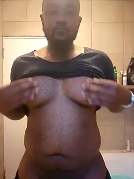 Snapshot of douksm chatting on 03-19-25, 04:13 douksm online show from 03-19-25, 04:13