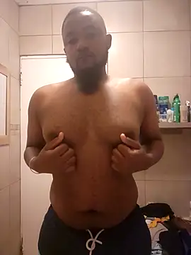 Snapshot of douksm chatting on 03-18-25, 03:23 douksm online show from 03-18-25, 03:23