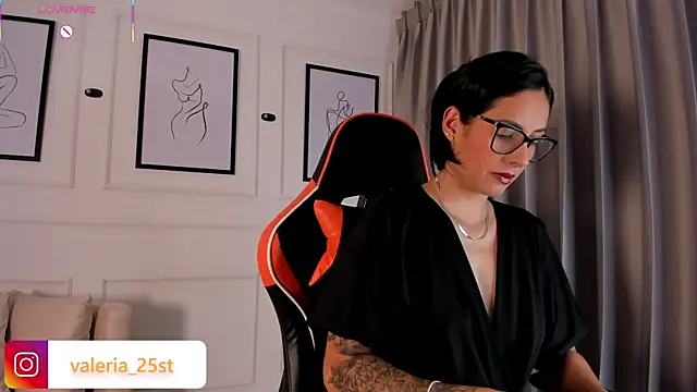 valeriia25  online show from 11-28-25, 10:21