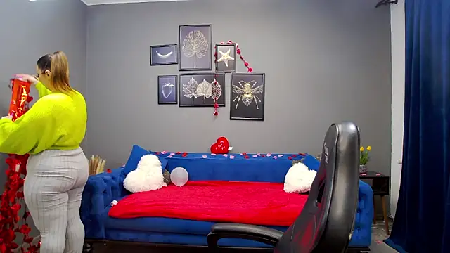 Snapshot of Katewalker_ chatting on 02-14-25, 06:19 Katewalker online show from 02-14-25, 06:19