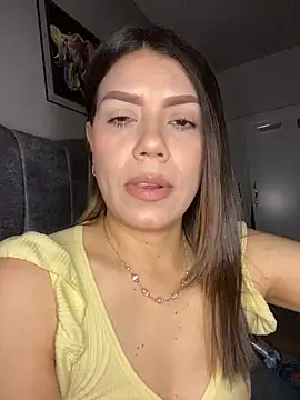 Snapshot of martina_contreras chatting on 05-17-26, 05:07 martina contreras online show from 05-17-26, 05:07