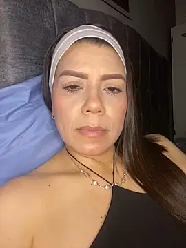 Snapshot of martina_contreras chatting on 05-18-26, 04:07 martina contreras online show from 05-18-26, 04:07