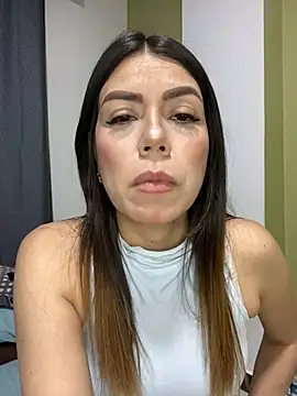 Snapshot of martina_contreras chatting on 02-03-25, 06:02 martina contreras online show from 02-03-25, 06:02