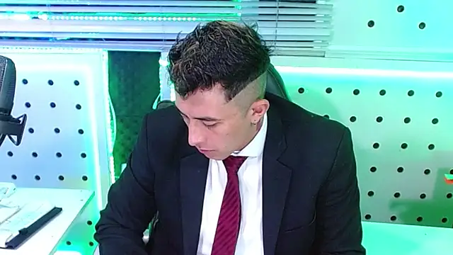 Darko0717 online show from 12-19-25, 08:22