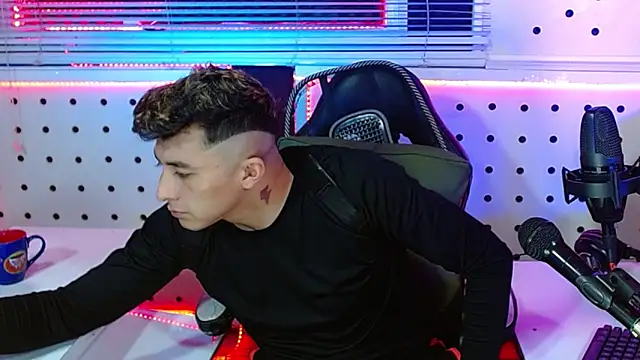 Darko0717 online show from 11-02-25, 05:07