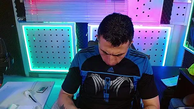 Snapshot of Darko0717 chatting on 02-12-26, 12:10 Darko0717 online show from 02-12-26, 12:10