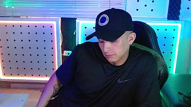 Snapshot of Darko0717 chatting on 02-10-26, 12:53 Darko0717 online show from 02-10-26, 12:53