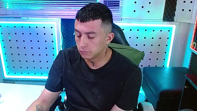 Snapshot of Darko0717 chatting on 02-22-26, 10:22 Darko0717 online show from 02-22-26, 10:22