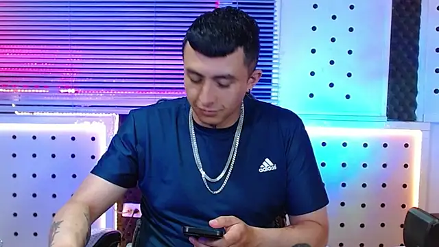 Snapshot of Darko0717 chatting on 03-04-26, 12:40 Darko0717 online show from 03-04-26, 12:40