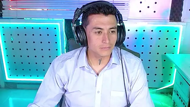 Snapshot of Darko0717 chatting on 02-04-26, 06:03 Darko0717 online show from 02-04-26, 06:03