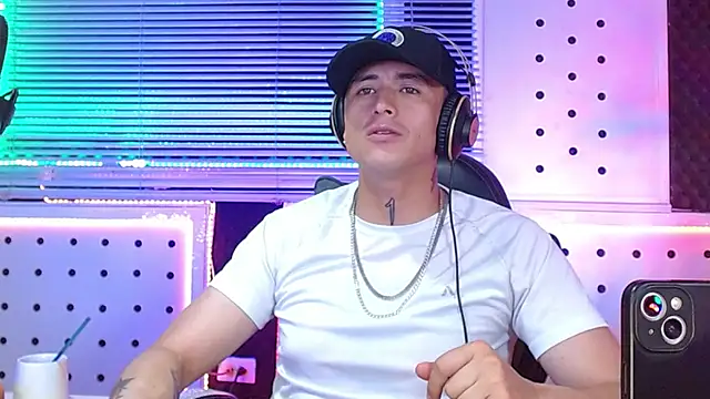 Snapshot of Darko0717 chatting on 03-06-26, 02:06 Darko0717 online show from 03-06-26, 02:06