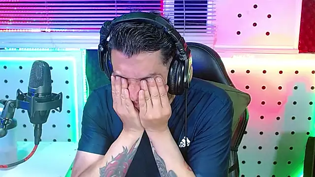 Snapshot of Darko0717 chatting on 01-17-26, 02:15 Darko0717 online show from 01-17-26, 02:15