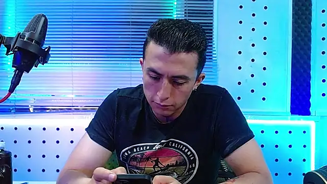 Snapshot of Darko0717 chatting on 03-28-26, 02:40 Darko0717 online show from 03-28-26, 02:40