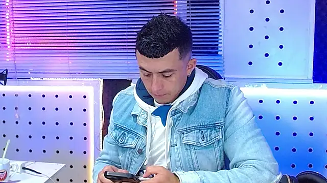 Snapshot of Darko0717 chatting on 03-14-26, 04:24 Darko0717 online show from 03-14-26, 04:24