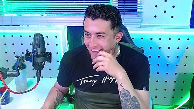 Snapshot of Darko0717 chatting on 01-18-26, 01:31 Darko0717 online show from 01-18-26, 01:31