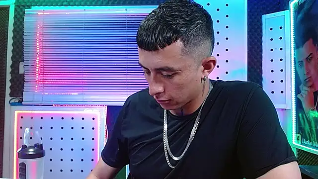 Snapshot of Darko0717 chatting on 02-24-26, 11:27 Darko0717 online show from 02-24-26, 11:27