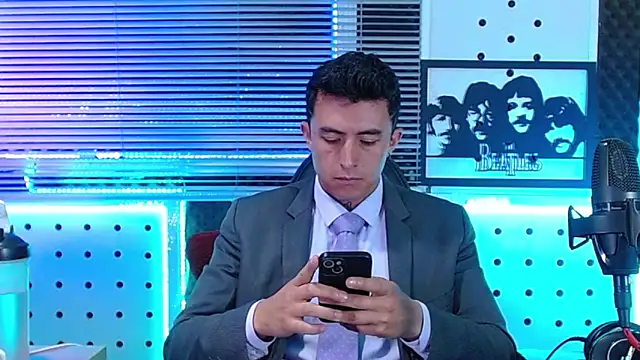 Snapshot of Darko0717 chatting on 06-16-26, 12:49 Darko0717 online show from 06-16-26, 12:49