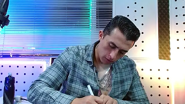 Snapshot of Darko0717 chatting on 04-03-26, 04:13 Darko0717 online show from 04-03-26, 04:13