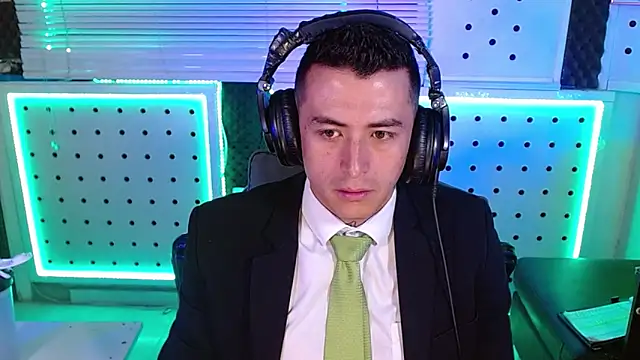 Snapshot of Darko0717 chatting on 02-11-26, 11:43 Darko0717 online show from 02-11-26, 11:43