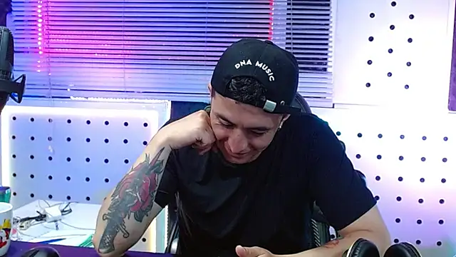 Snapshot of Darko0717 chatting on 03-10-26, 12:25 Darko0717 online show from 03-10-26, 12:25