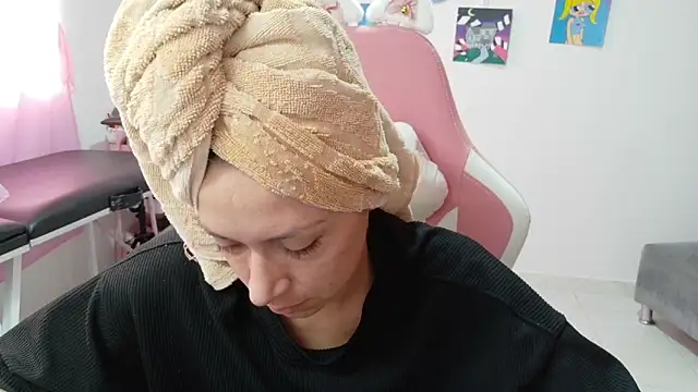 MommyMiaWs online show from 12-16-25, 04:33