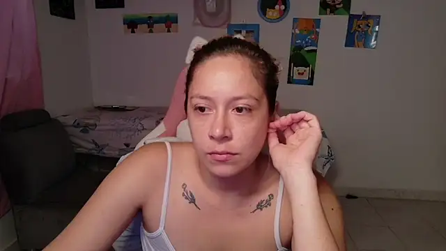Snapshot of MommyMiaWs chatting on 05-27-26, 01:51 MommyMiaWs online show from 05-27-26, 01:51