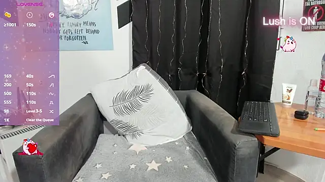 Snapshot of alexysgray chatting on 11-26-25, 04:29 alexysgray online show from 11-26-25, 04:29