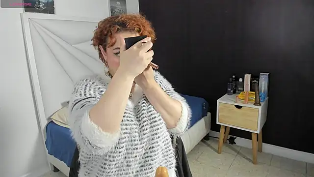 Snapshot of samanthaanderson_ chatting on 10-08-25, 10:10 samanthaanderson  online show from 10-08-25, 10:10