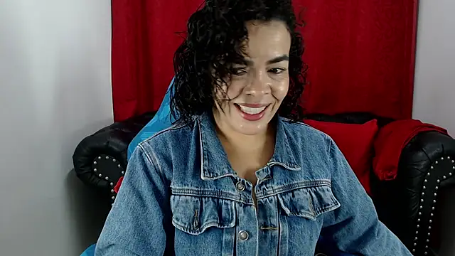 Abril Beltran  online show from 11-25-25, 11:43