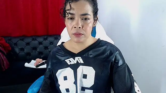 Abril Beltran  online show from 10-11-25, 10:55