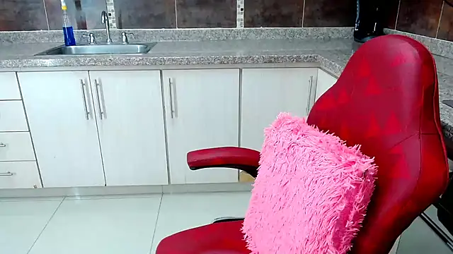 Abril Beltran  online show from 12-22-24, 10:58