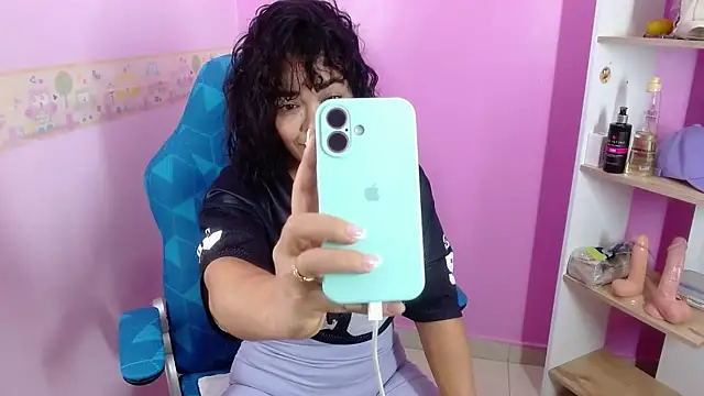 Abril Beltran  online show from 11-26-25, 07:58