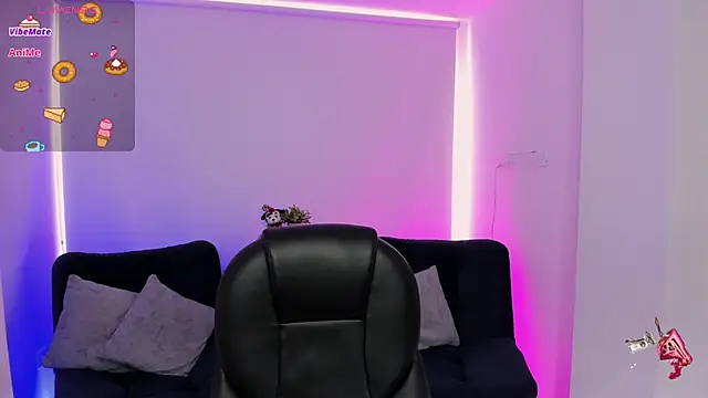 Snapshot of emilly_smith_1 chatting on 02-14-26, 08:31 emilly smith 1 online show from 02-14-26, 08:31