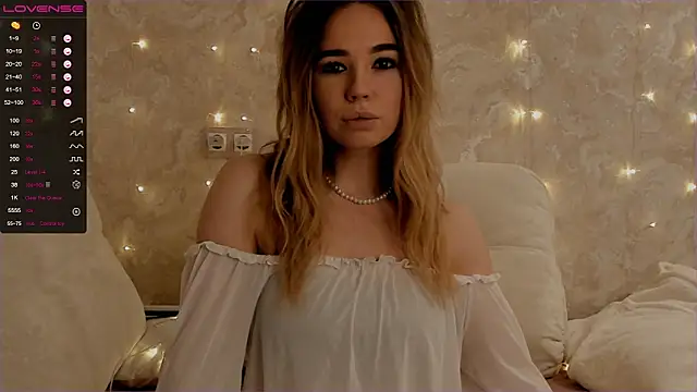 Snapshot of EvaSileZ chatting on 10-23-25, 05:00 EvaSileZ online show from 10-23-25, 05:00