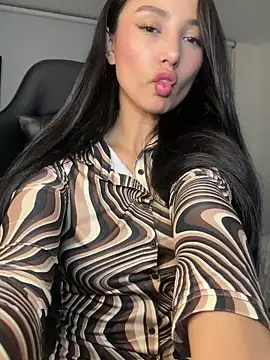 Snapshot of EvaMoet chatting on 12-14-24, 05:51 EvaMoet online show from 12-14-24, 05:51