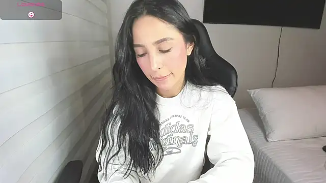 Snapshot of EvaMoet chatting on 09-17-25, 09:22 EvaMoet online show from 09-17-25, 09:22