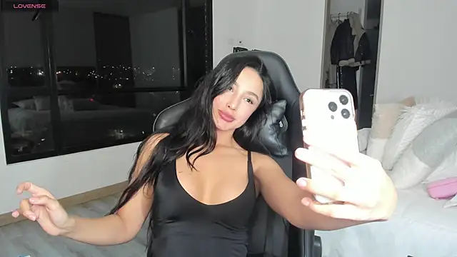 Snapshot of EvaMoet chatting on 03-03-25, 01:49 EvaMoet online show from 03-03-25, 01:49